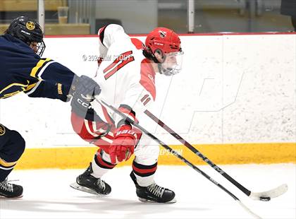 Thumbnail 1 in Trinity-Pawling vs. Frederick Gunn (Avon Christmas Classic 5th Place) photogallery.