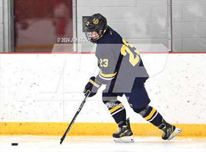 Thumbnail 3 in Trinity-Pawling vs. Frederick Gunn (Avon Christmas Classic 5th Place) photogallery.