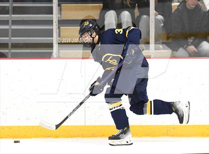 Thumbnail 2 in Trinity-Pawling vs. Frederick Gunn (Avon Christmas Classic 5th Place) photogallery.
