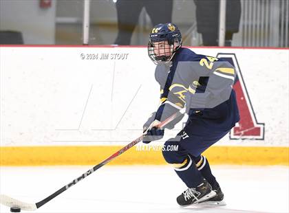 Thumbnail 1 in Trinity-Pawling vs. Frederick Gunn (Avon Christmas Classic 5th Place) photogallery.