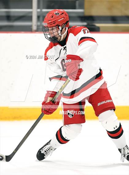 Thumbnail 3 in Trinity-Pawling vs. Frederick Gunn (Avon Christmas Classic 5th Place) photogallery.