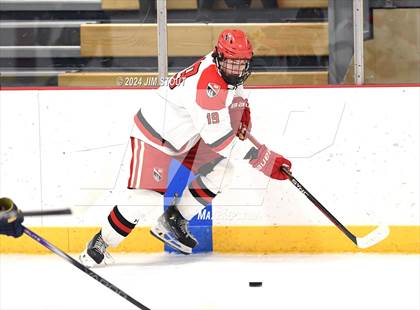 Thumbnail 3 in Trinity-Pawling vs. Frederick Gunn (Avon Christmas Classic 5th Place) photogallery.