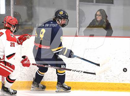 Thumbnail 2 in Trinity-Pawling vs. Frederick Gunn (Avon Christmas Classic 5th Place) photogallery.