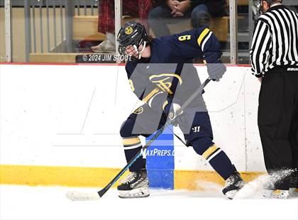 Thumbnail 1 in Trinity-Pawling vs. Frederick Gunn (Avon Christmas Classic 5th Place) photogallery.