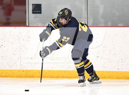 Thumbnail 2 in Trinity-Pawling vs. Frederick Gunn (Avon Christmas Classic 5th Place) photogallery.