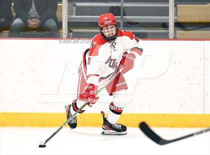 Thumbnail 2 in Trinity-Pawling vs. Frederick Gunn (Avon Christmas Classic 5th Place) photogallery.