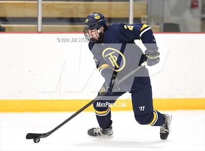 Thumbnail 2 in Trinity-Pawling vs. Frederick Gunn (Avon Christmas Classic 5th Place) photogallery.