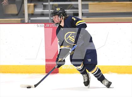 Thumbnail 3 in Trinity-Pawling vs. Frederick Gunn (Avon Christmas Classic 5th Place) photogallery.