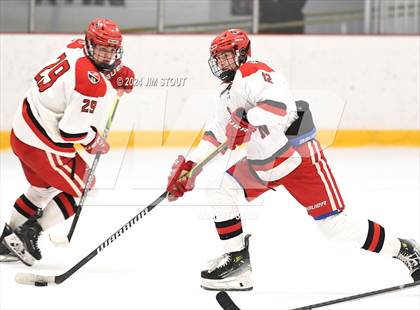 Thumbnail 2 in Trinity-Pawling vs. Frederick Gunn (Avon Christmas Classic 5th Place) photogallery.