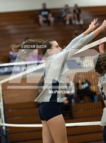 Thumbnail 2 in Utica Ford @ Grosse Pointe South photogallery.