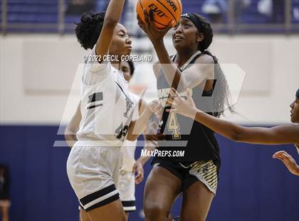 Thumbnail 2 in Sprayberry vs. Kell (Region 6-6A Championship) photogallery.