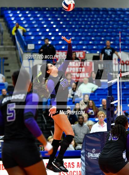 Thumbnail 3 in Fayetteville vs. Har-Ber (AAA 7A Final) photogallery.