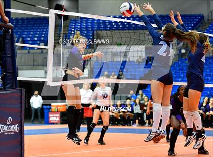 Thumbnail 1 in Fayetteville vs. Har-Ber (AAA 7A Final) photogallery.