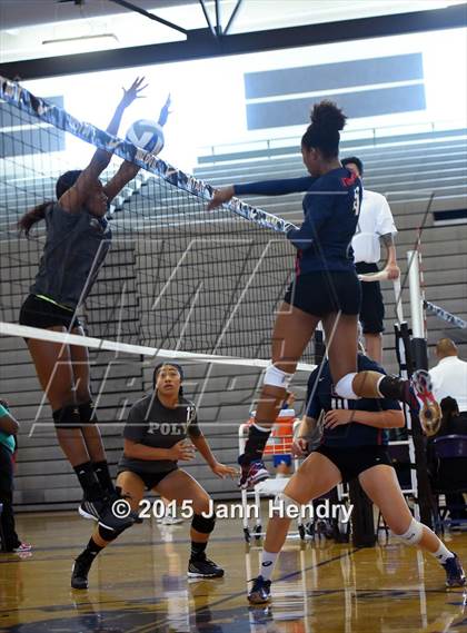 Thumbnail 1 in Coronado vs. Long Beach Poly (Durango Fall Classic) photogallery.