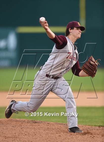 Thumbnail 2 in Sheehan vs. East Catholic (CIAC Class M Semifinal) photogallery.