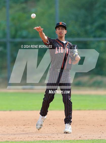 Thumbnail 2 in Lincoln vs University (CIF LACS D3 Final) photogallery.