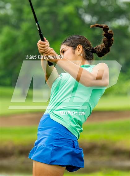 Thumbnail 2 in UIL 3A Girls Golf Finals (Round 1) photogallery.