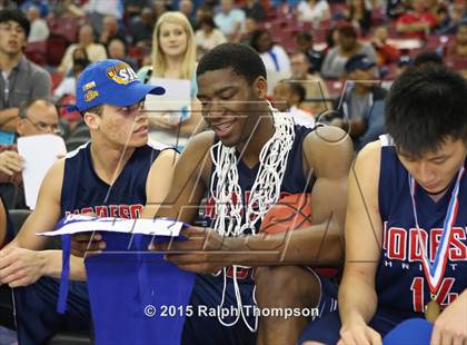 Thumbnail 3 in Modesto Christian vs. Sacramento (CIF SJS D2 Final) photogallery.