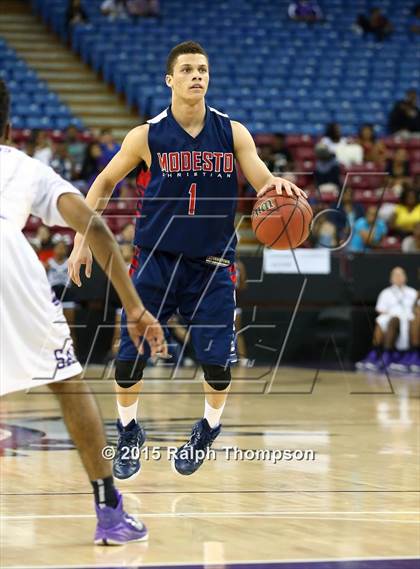 Thumbnail 3 in Modesto Christian vs. Sacramento (CIF SJS D2 Final) photogallery.