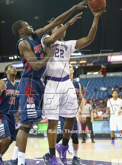 Thumbnail 3 in Modesto Christian vs. Sacramento (CIF SJS D2 Final) photogallery.