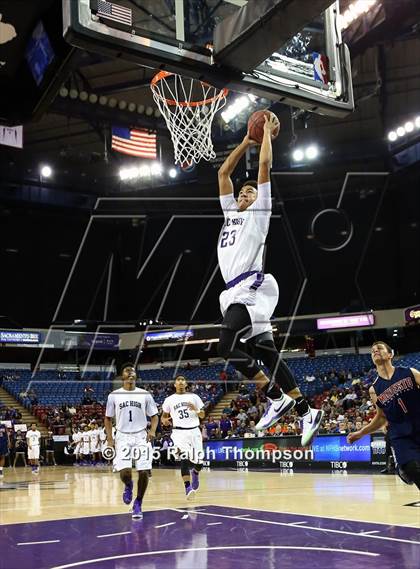 Thumbnail 3 in Modesto Christian vs. Sacramento (CIF SJS D2 Final) photogallery.
