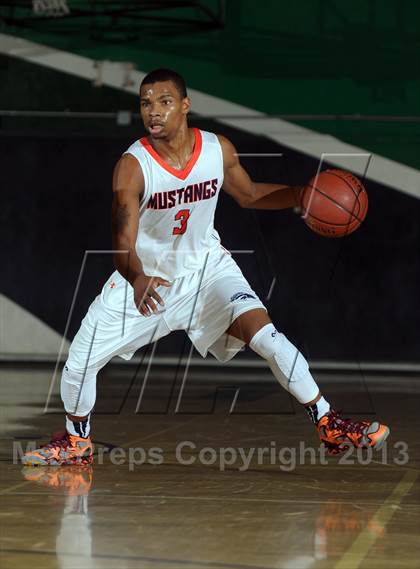 Thumbnail 3 in Etiwanda vs. Roosevelt (Inland Empire Classic) photogallery.