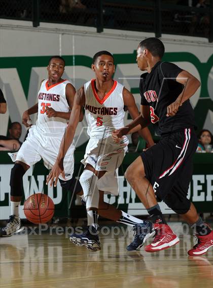 Thumbnail 3 in Etiwanda vs. Roosevelt (Inland Empire Classic) photogallery.
