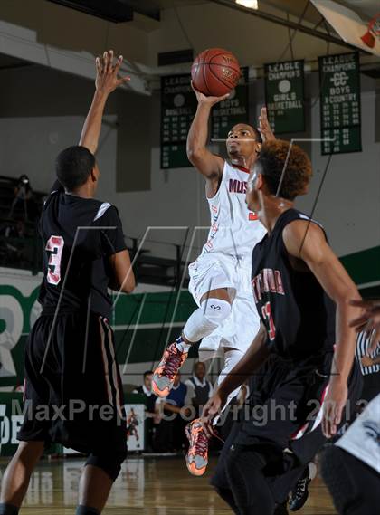 Thumbnail 3 in Etiwanda vs. Roosevelt (Inland Empire Classic) photogallery.