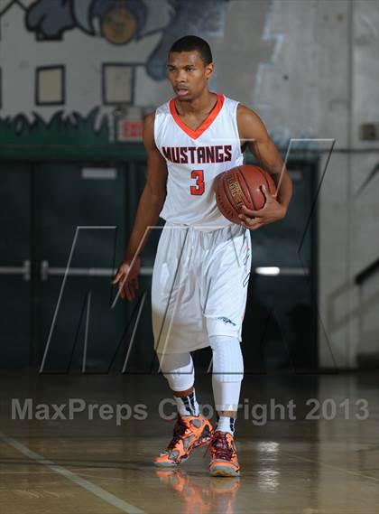 Thumbnail 1 in Etiwanda vs. Roosevelt (Inland Empire Classic) photogallery.