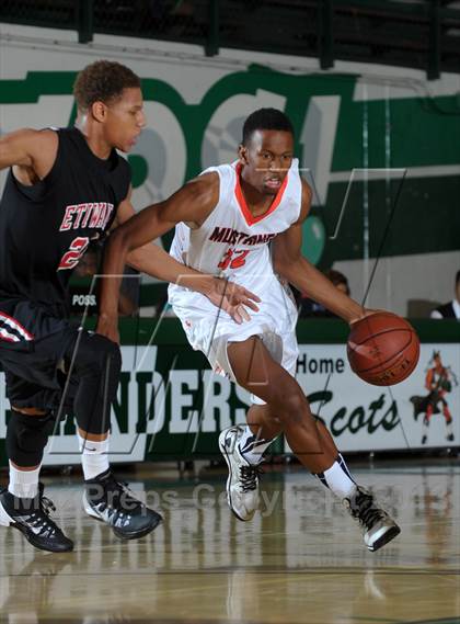 Thumbnail 3 in Etiwanda vs. Roosevelt (Inland Empire Classic) photogallery.