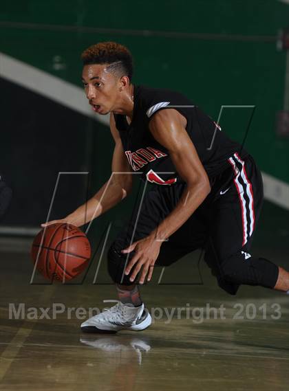 Thumbnail 3 in Etiwanda vs. Roosevelt (Inland Empire Classic) photogallery.