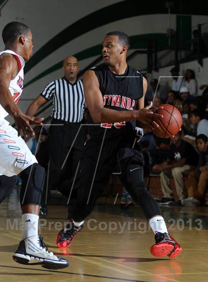 Thumbnail 1 in Etiwanda vs. Roosevelt (Inland Empire Classic) photogallery.