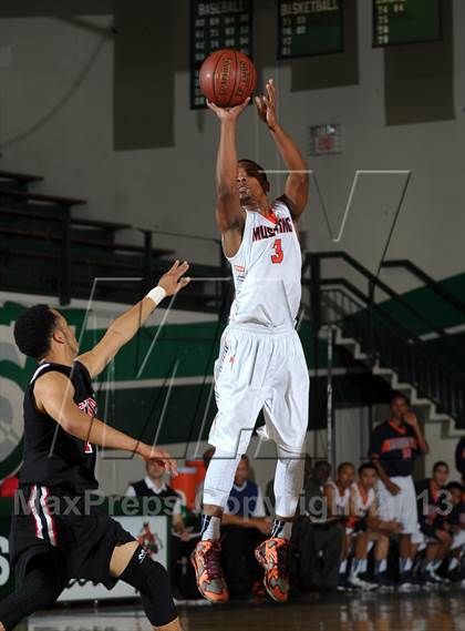 Thumbnail 3 in Etiwanda vs. Roosevelt (Inland Empire Classic) photogallery.