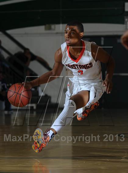 Thumbnail 3 in Etiwanda vs. Roosevelt (Inland Empire Classic) photogallery.
