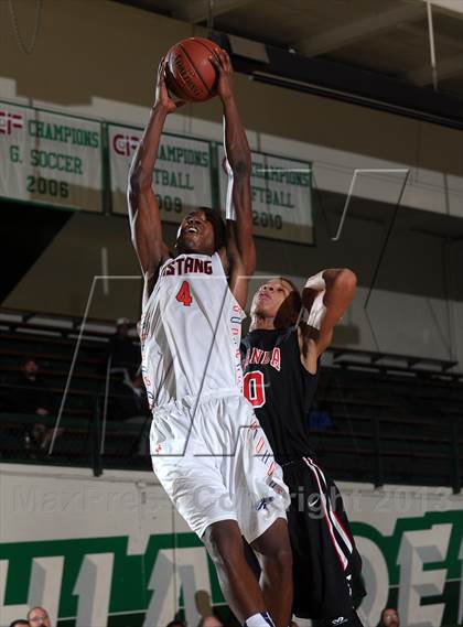 Thumbnail 3 in Etiwanda vs. Roosevelt (Inland Empire Classic) photogallery.