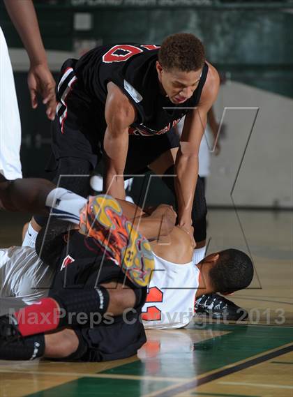 Thumbnail 2 in Etiwanda vs. Roosevelt (Inland Empire Classic) photogallery.