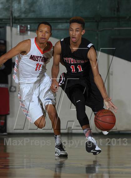 Thumbnail 2 in Etiwanda vs. Roosevelt (Inland Empire Classic) photogallery.