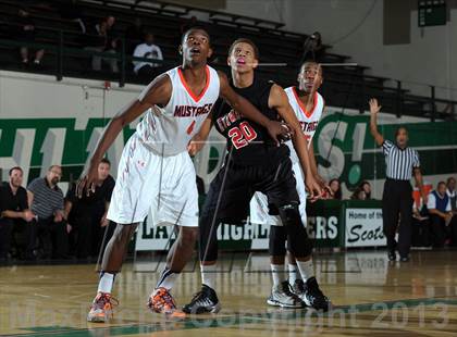 Thumbnail 2 in Etiwanda vs. Roosevelt (Inland Empire Classic) photogallery.