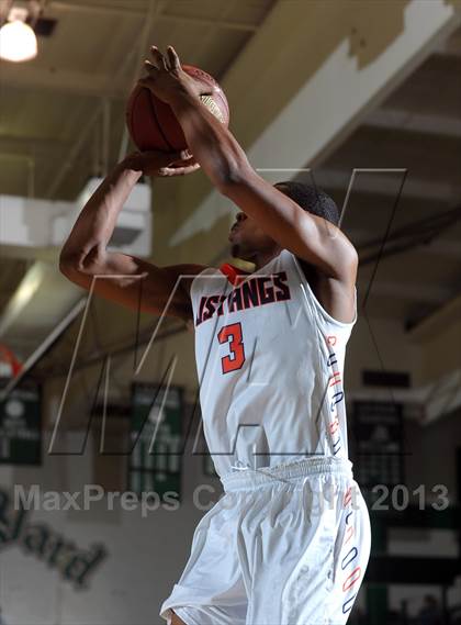 Thumbnail 2 in Etiwanda vs. Roosevelt (Inland Empire Classic) photogallery.