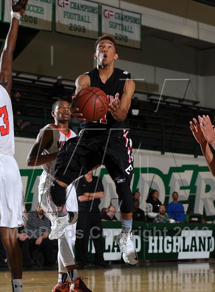 Thumbnail 2 in Etiwanda vs. Roosevelt (Inland Empire Classic) photogallery.