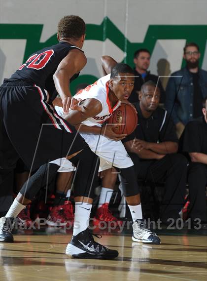 Thumbnail 3 in Etiwanda vs. Roosevelt (Inland Empire Classic) photogallery.