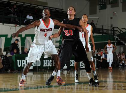 Thumbnail 2 in Etiwanda vs. Roosevelt (Inland Empire Classic) photogallery.