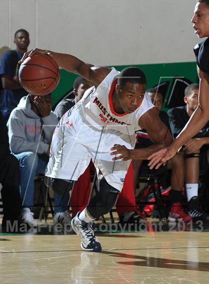 Thumbnail 1 in Etiwanda vs. Roosevelt (Inland Empire Classic) photogallery.