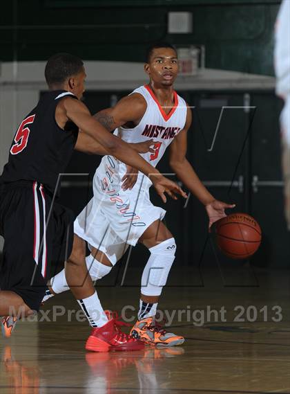 Thumbnail 2 in Etiwanda vs. Roosevelt (Inland Empire Classic) photogallery.