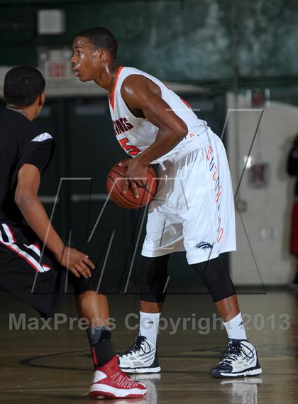 Thumbnail 3 in Etiwanda vs. Roosevelt (Inland Empire Classic) photogallery.