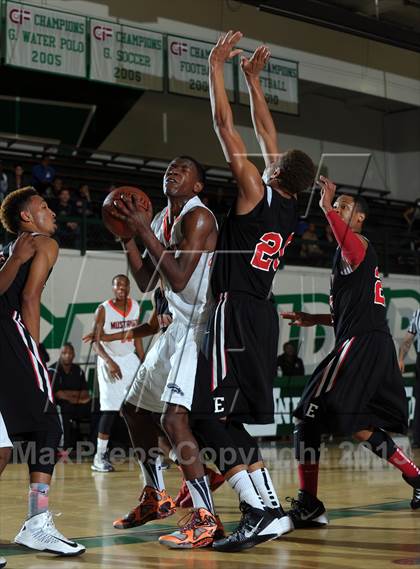 Thumbnail 2 in Etiwanda vs. Roosevelt (Inland Empire Classic) photogallery.