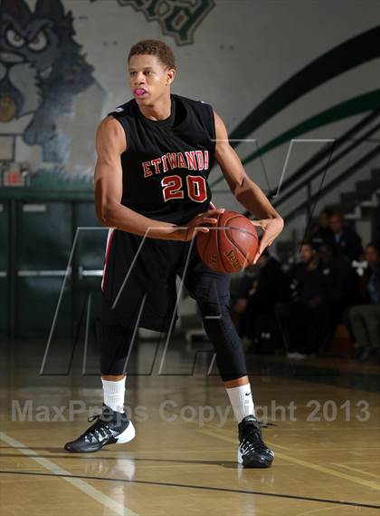 Thumbnail 3 in Etiwanda vs. Roosevelt (Inland Empire Classic) photogallery.