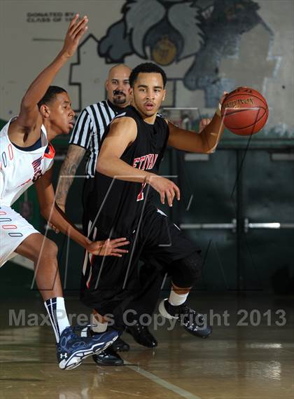 Thumbnail 1 in Etiwanda vs. Roosevelt (Inland Empire Classic) photogallery.