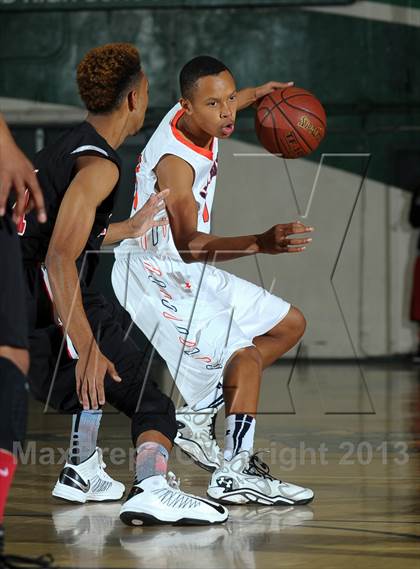 Thumbnail 3 in Etiwanda vs. Roosevelt (Inland Empire Classic) photogallery.