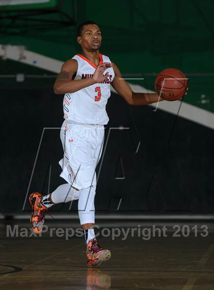 Thumbnail 1 in Etiwanda vs. Roosevelt (Inland Empire Classic) photogallery.